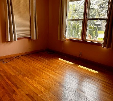 5th image of 1402 Rolling Green Dr