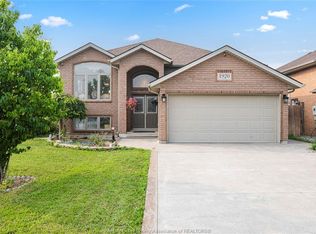 1920 Manitoba St, Windsor, ON N9B0B6