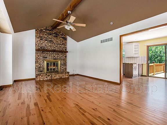 3rd image of 521 SE Timbercreek Ln