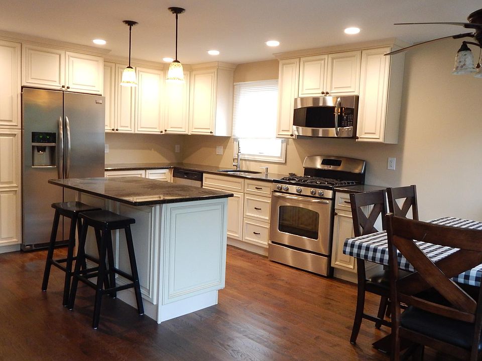 1st image of 3677 Ionia St