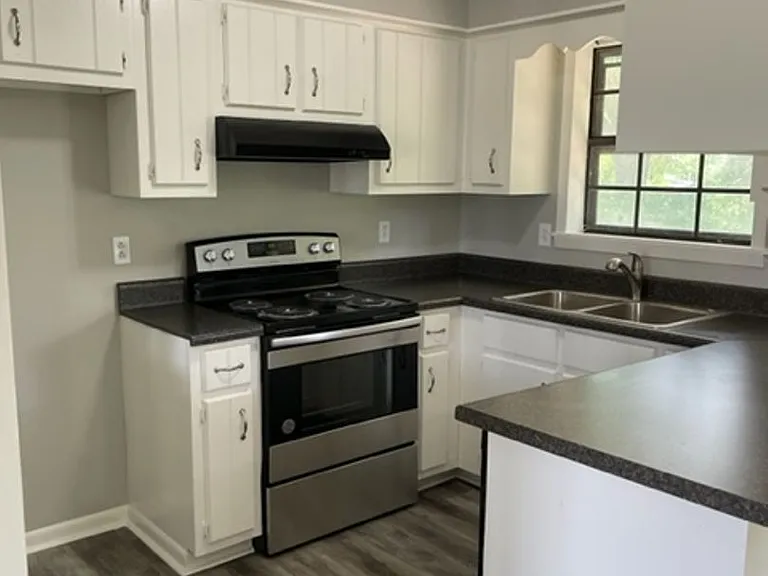 3627 Lansdowne Dr — Photo 5