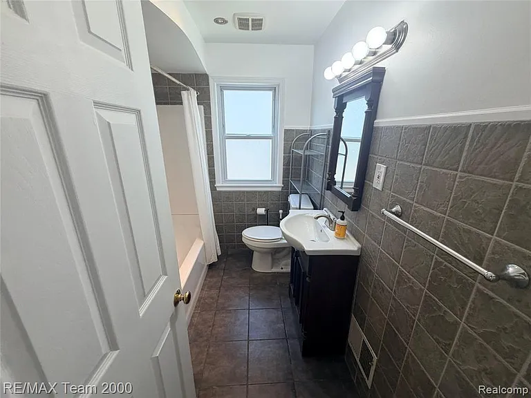 3418 Harding St — Photo 10