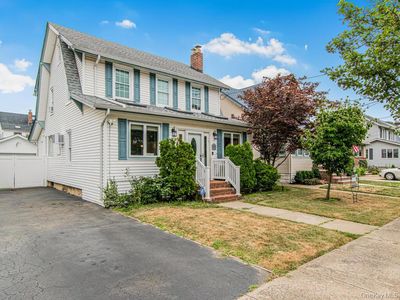 33 Huntington Avenue, Lynbrook, NY, 11563