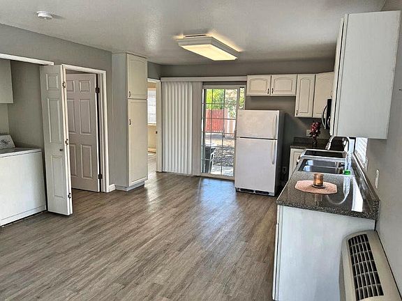 5th image of 3289 Shelby Pl #B