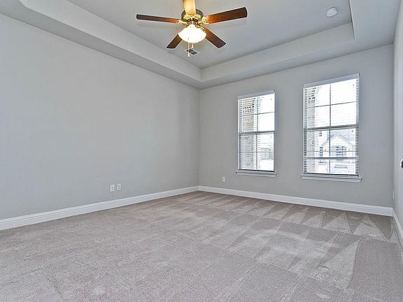 4th image of 341 Darian Dr