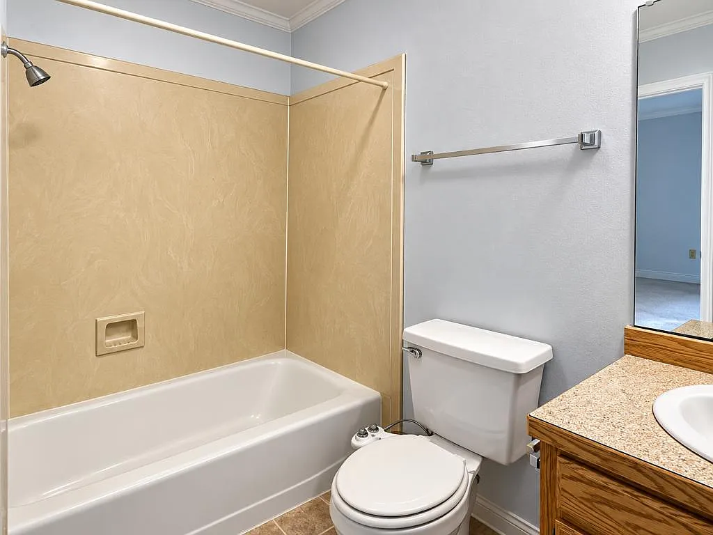 950 Jefferson Dr — Photo 4