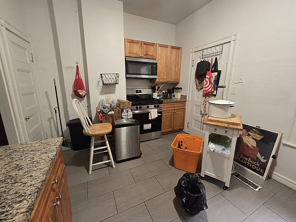 4th image of 6 Eleanor St #6