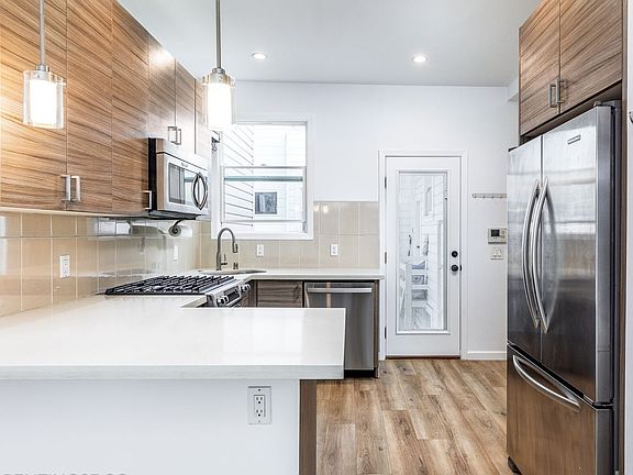 3rd image of 180 Dolores St APT 7