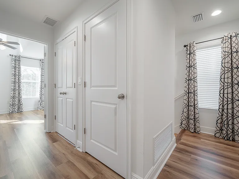 1714 E Lambright St — Photo 32