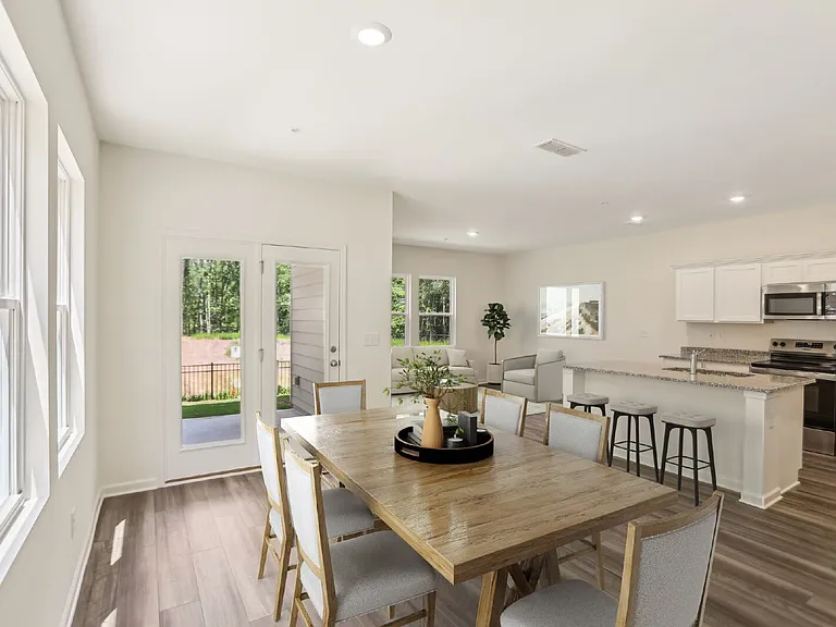 2562 Grey Hawk Dr — Photo 3