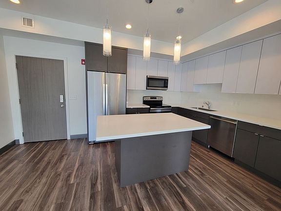 4th image of 1310 W College Ave #304