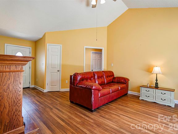 3rd image of 127 Albertville Ln