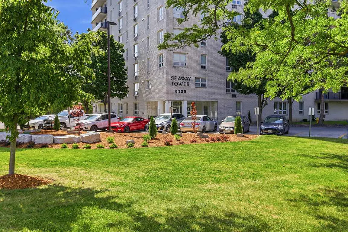 Seaway Tower Apartments — Photo 2