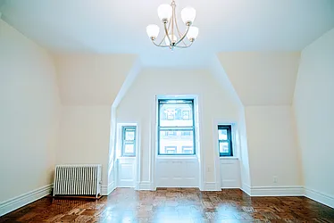 Rented by R New York