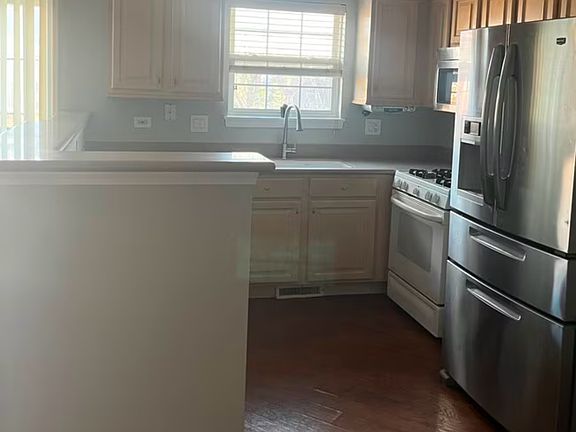 3rd image of 1004 Enfield Dr