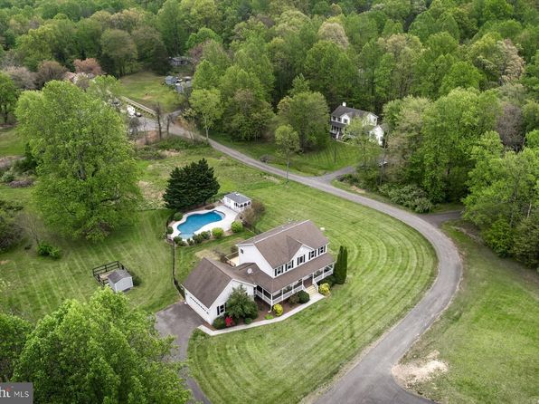 9563 Elihu Hill Rd, Marshall, VA 20115