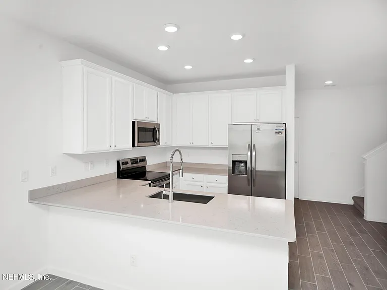 348 Rosemont Dr — Photo 17