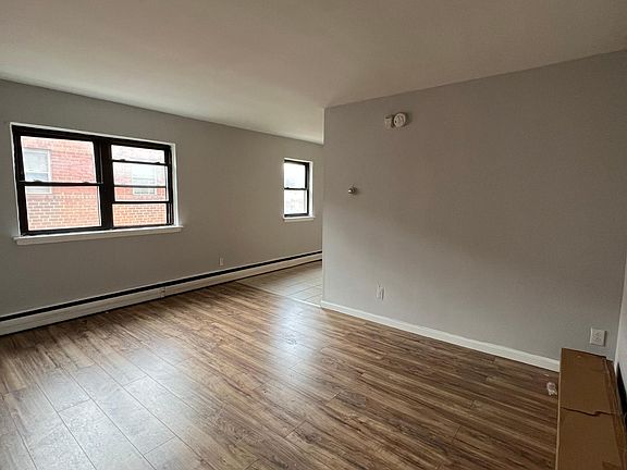 5th image of 901 E Cliveden St #5