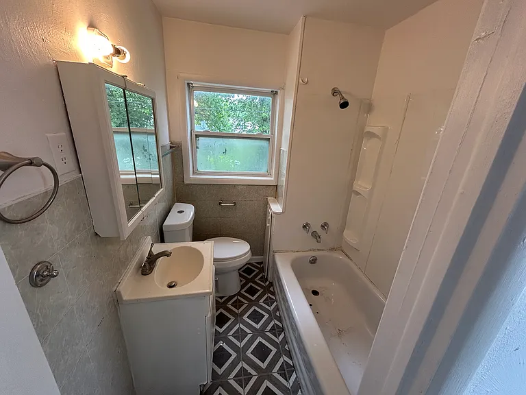 33 Jefferson St — Photo 2