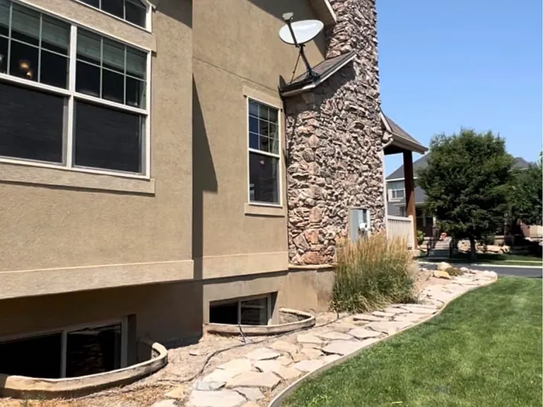 2049 W Sunflower Ln — Photo 40