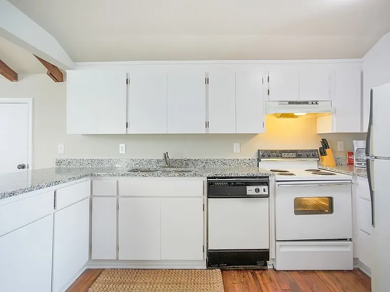 124 E Liberty St #D — Photo 6