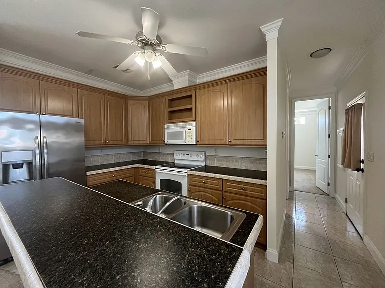 8775 20th St #610 — Photo 3