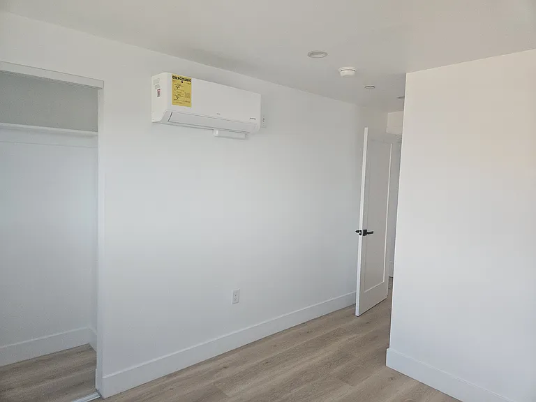 3209 W 18th St #4 — Photo 4