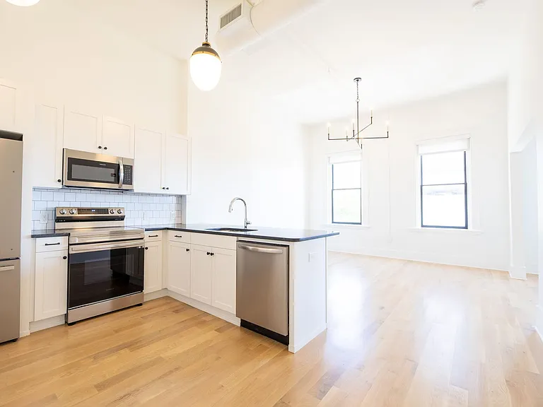 582 Mulberry St — Photo 72