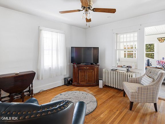 4th image of 67 View St W