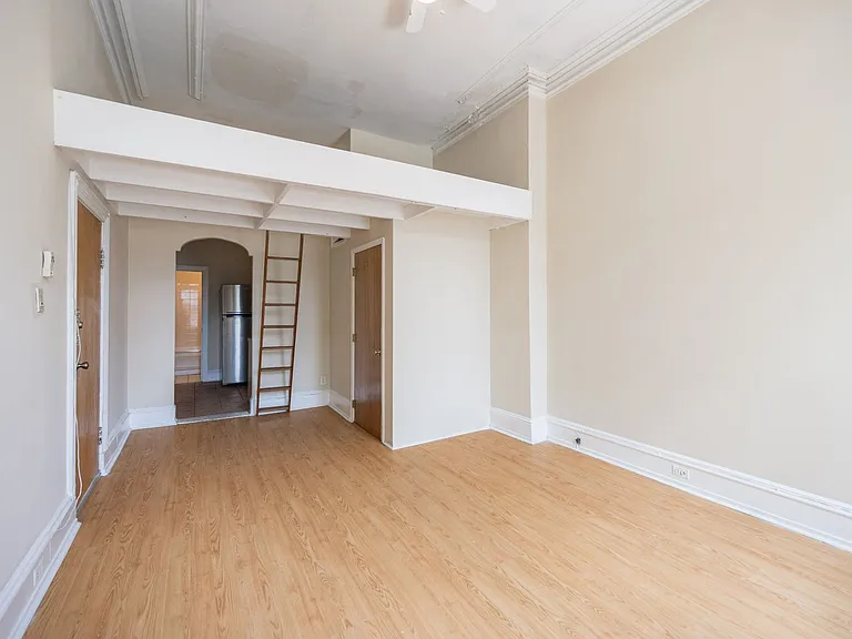 1933 Spring Garden Street — Photo 2