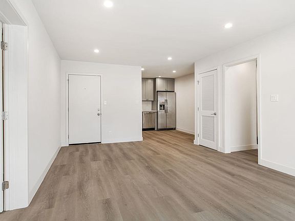 2nd image of 2232 W 24th St #207AA