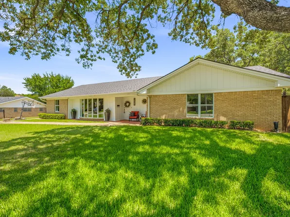 1423 Oak Hills Dr, Graham, TX 76450