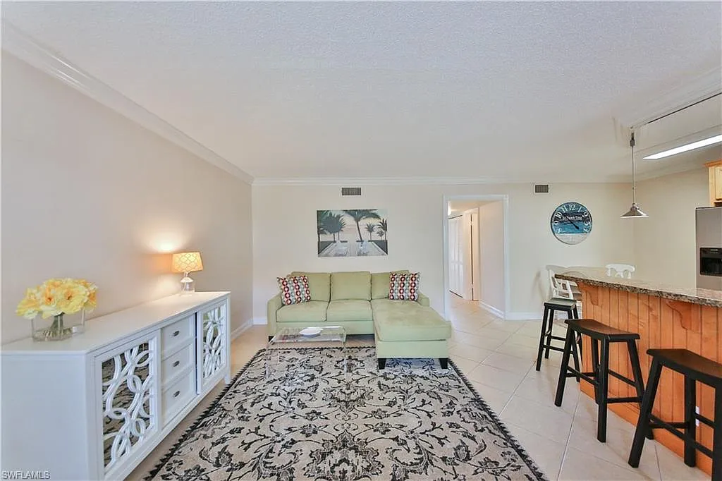 2 bed, 2.0 bath, 940 sqft, $5,250 — Photo 4