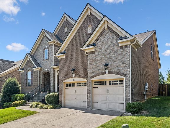 3rd image of 208 Foxley Ct