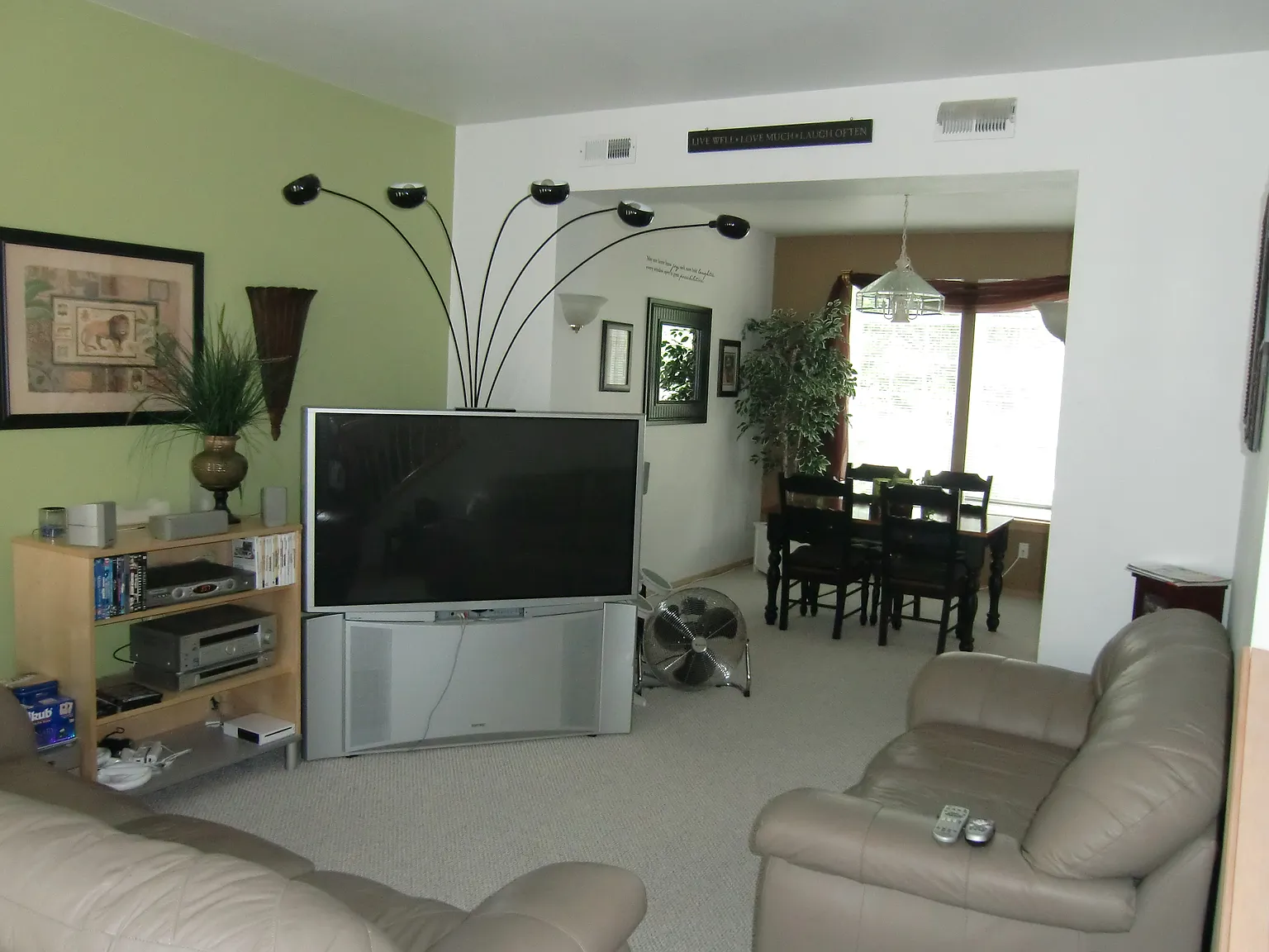 4 bed, 2.5 bath, 1802 sqft, $3,300 — Photo 2