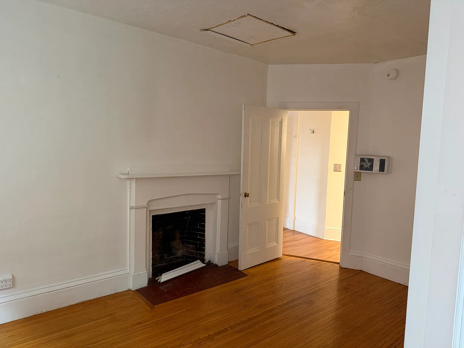 1 bed, 800 sqft, $1,295 — Photo 2