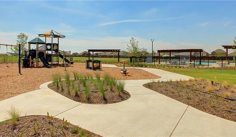 1829 Meadow Trail Ln — Photo 14