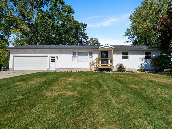 209 Ross Ave, Kouts, IN 46347