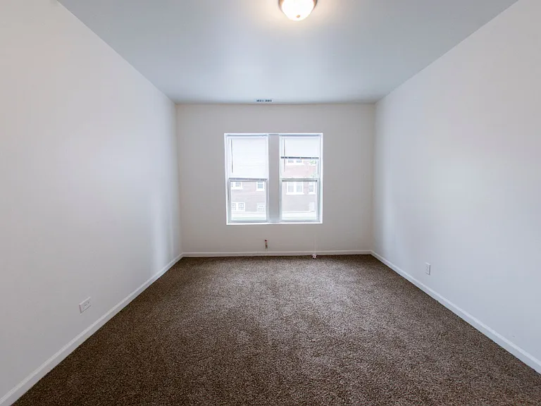 1101 N Lawler Ave — Photo 1