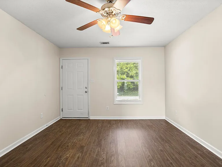 140 Lain Mark Dr — Photo 5