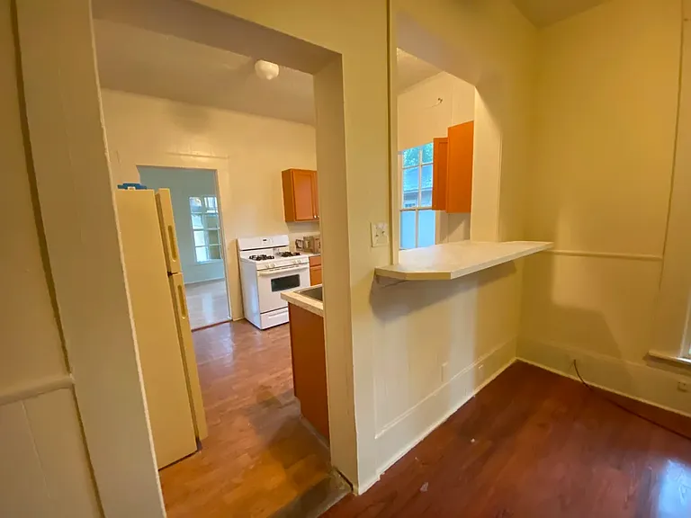 323 W Hutchison St #2 — Photo 3