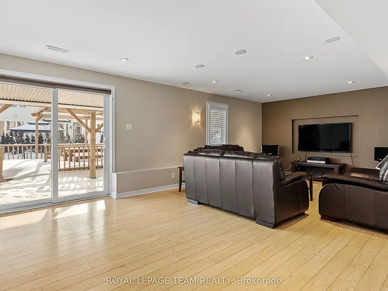 212 Huntsville Dr — Photo 23