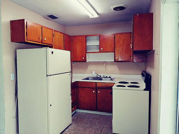 2nd image of 536 Sandra Ave