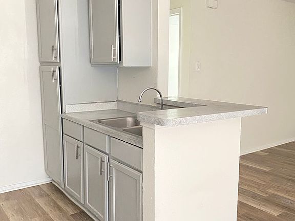 3rd image of 3518 Grant Ave #324