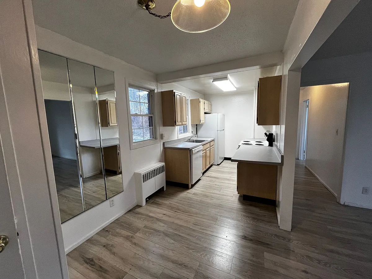 Building Photo - Chestnut Hills Apartments!
