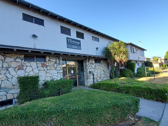 2nd image of 13437 Victory Blvd APT 7