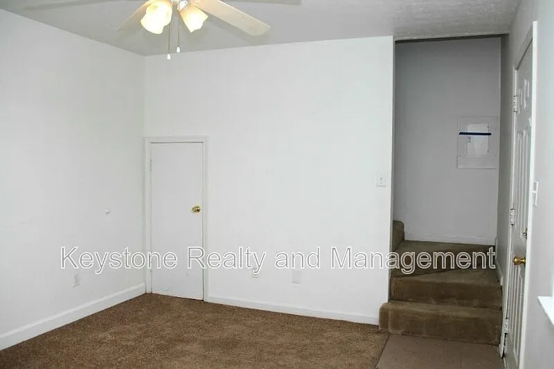 2 bed, 1.0 bath, 975 sqft, $795 — Photo 3