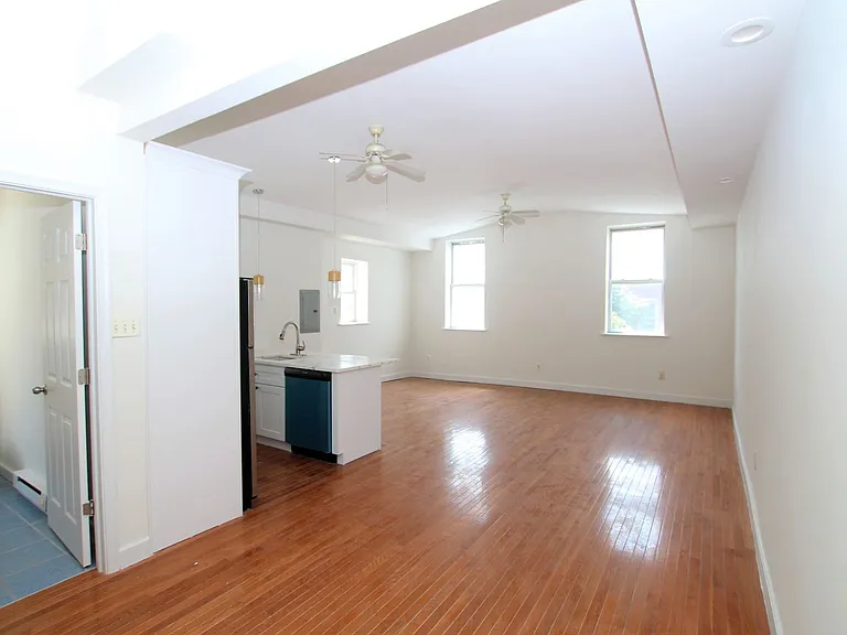 959 N 5th St #2F — Photo 6