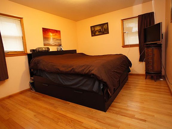 Master Bedroom With HWF