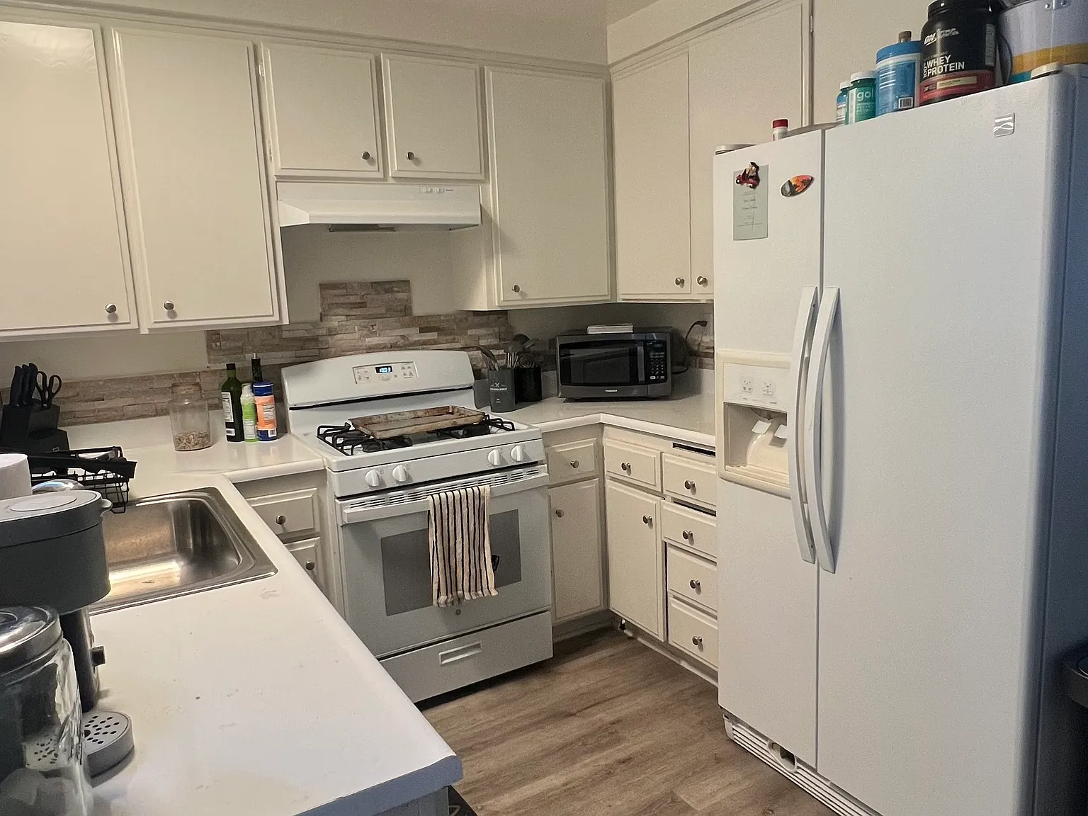 2 bed, 875 sqft, $3,300 — Photo 3